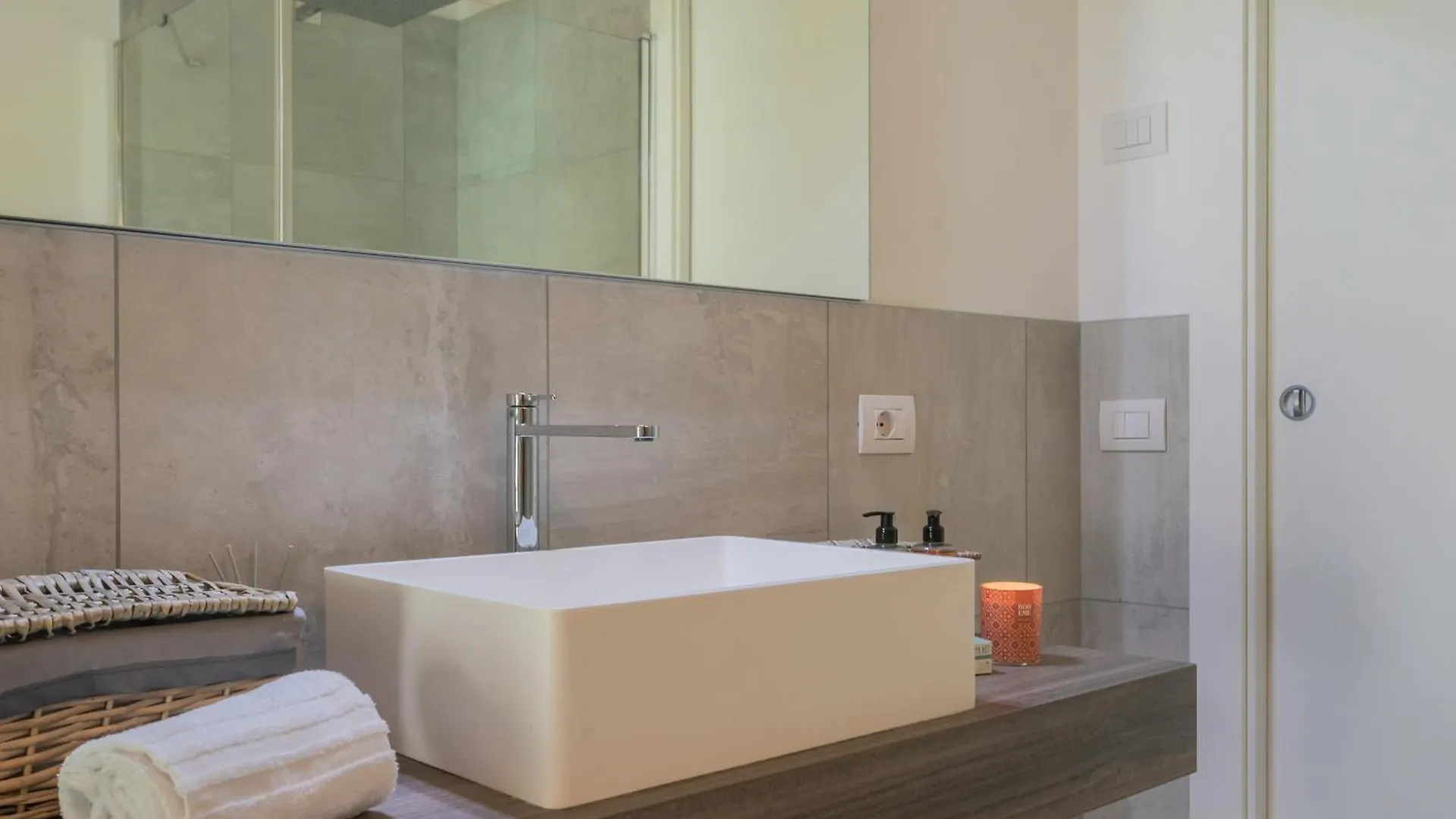 Blooms By The Lake By Rent All Como Gera Lario Apartman