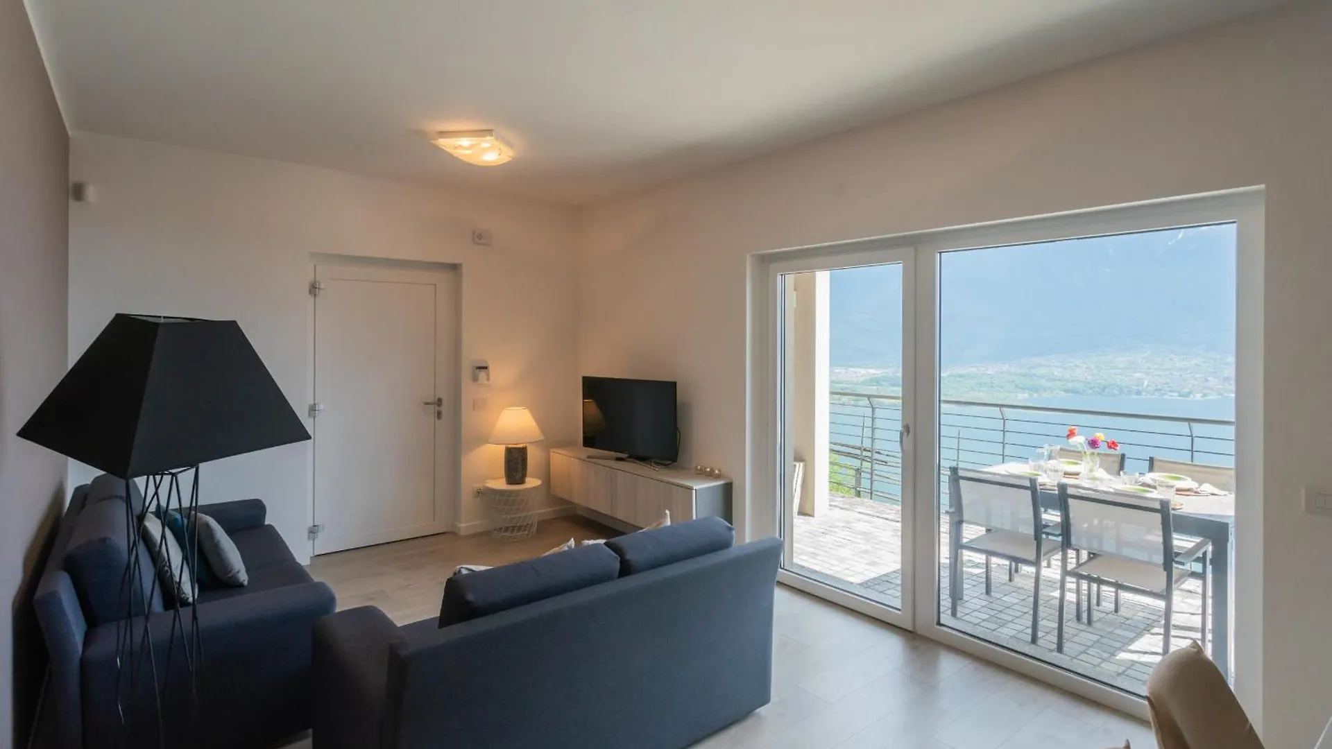 Apartman Blooms By The Lake By Rent All Como Gera Lario
