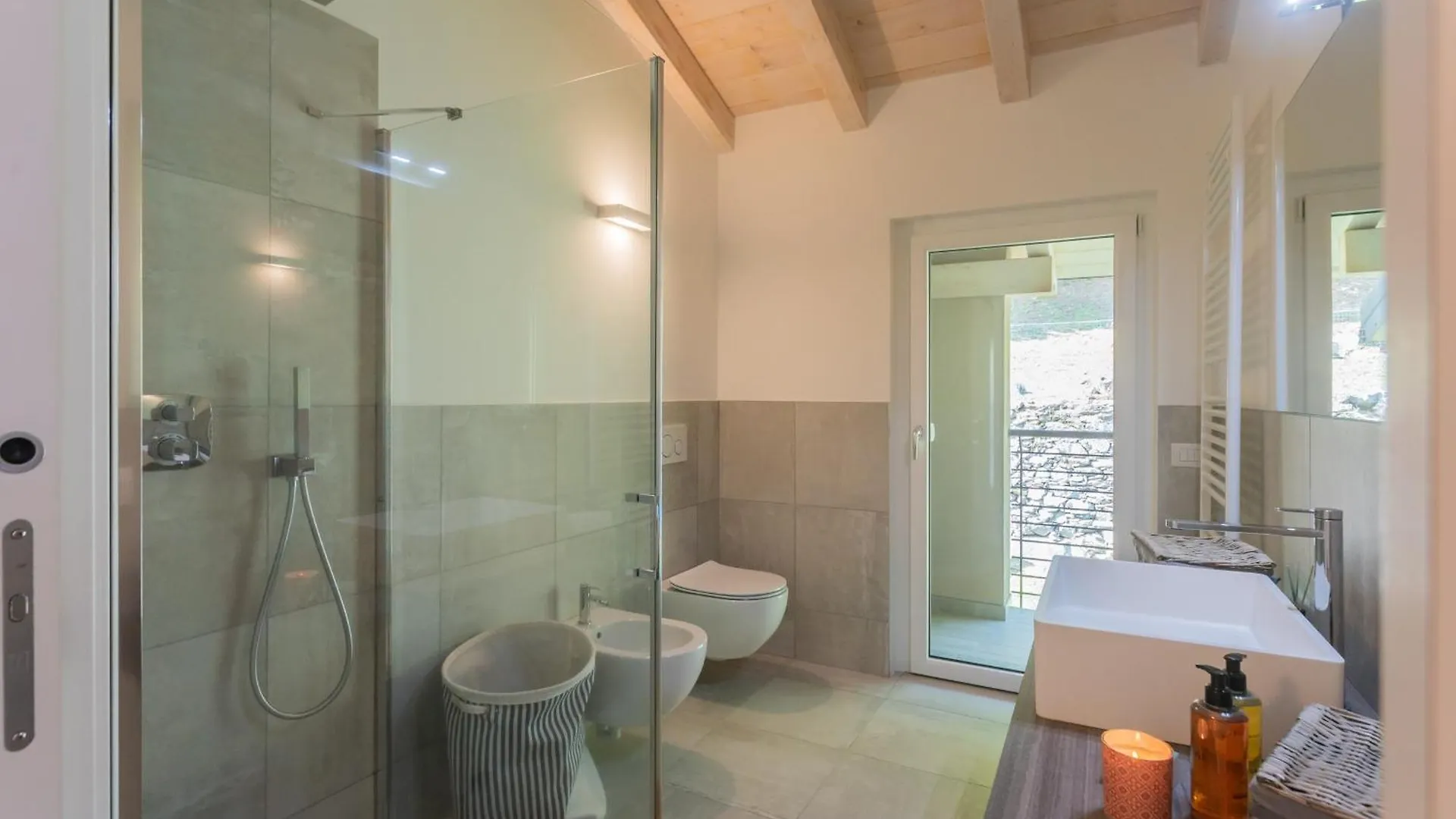 Apartman Blooms By The Lake By Rent All Como Gera Lario