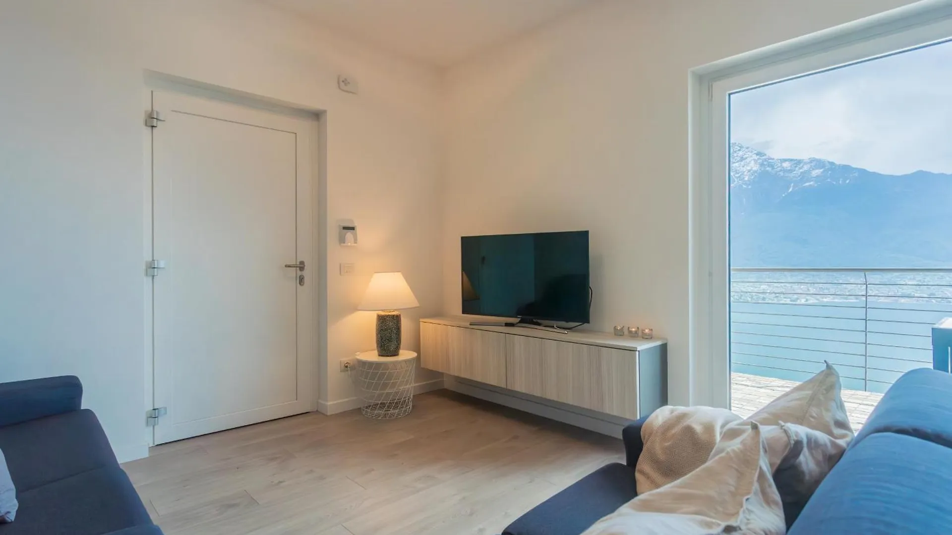 Blooms By The Lake By Rent All Como Gera Lario Apartman